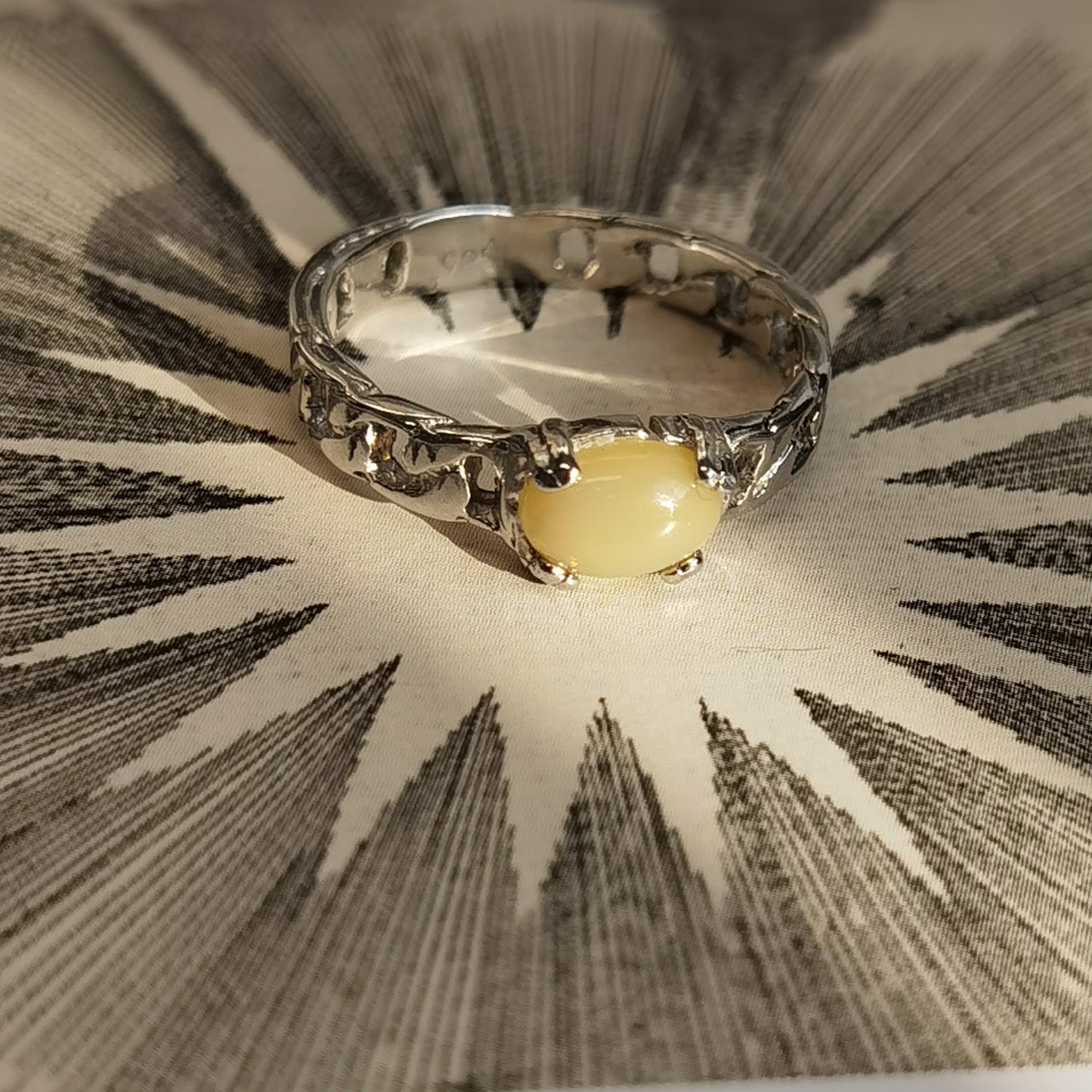Anillo LUX opalo DELTUM