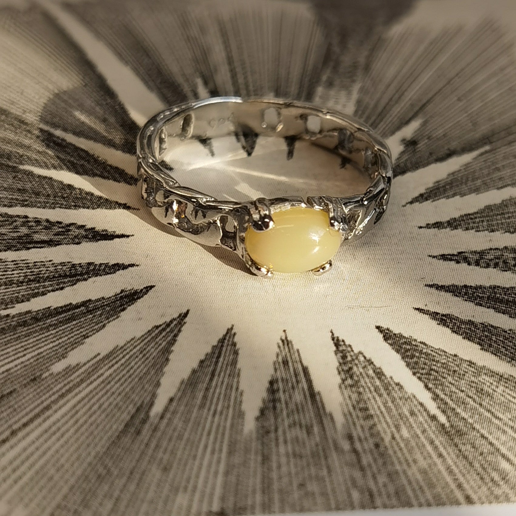 Anillo LUX opalo DELTUM