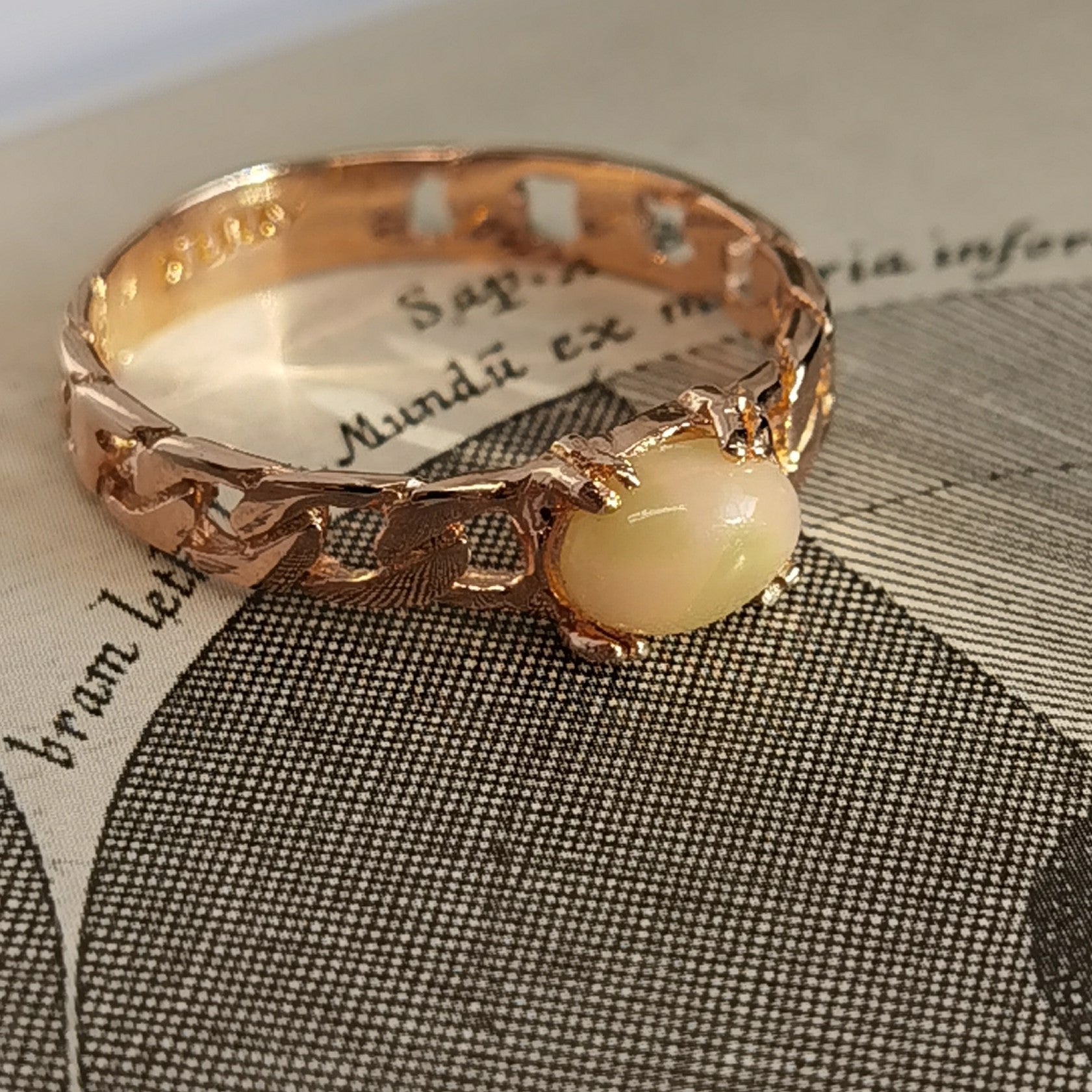 Anillo LUX opalo DELTUM